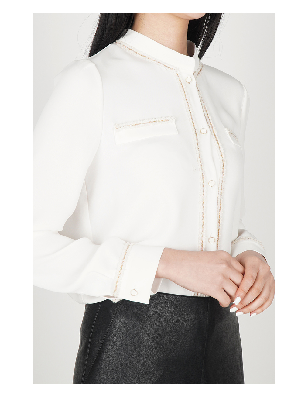 blouse model image-S2L9