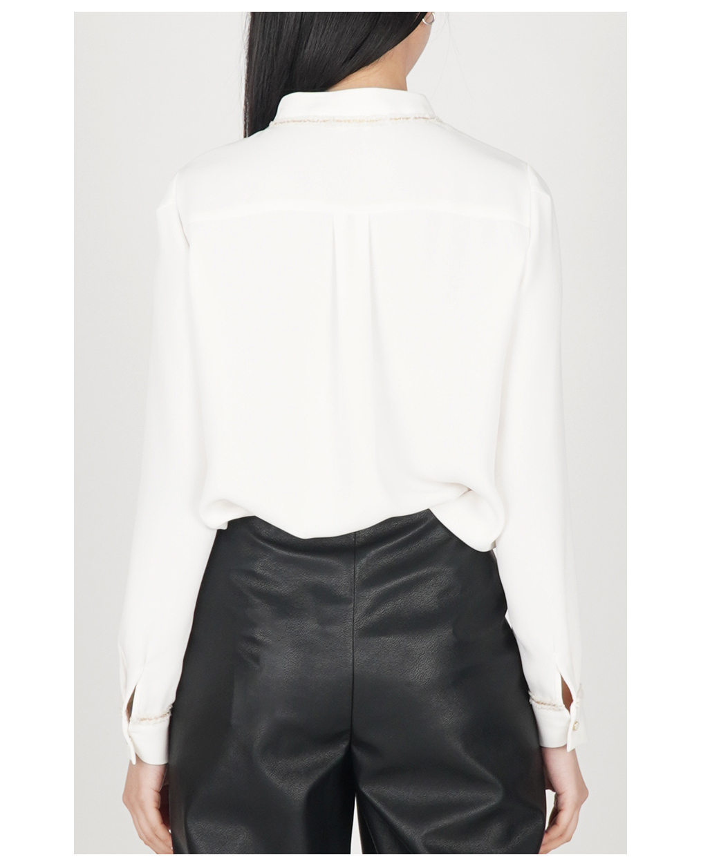 blouse model image-S2L6